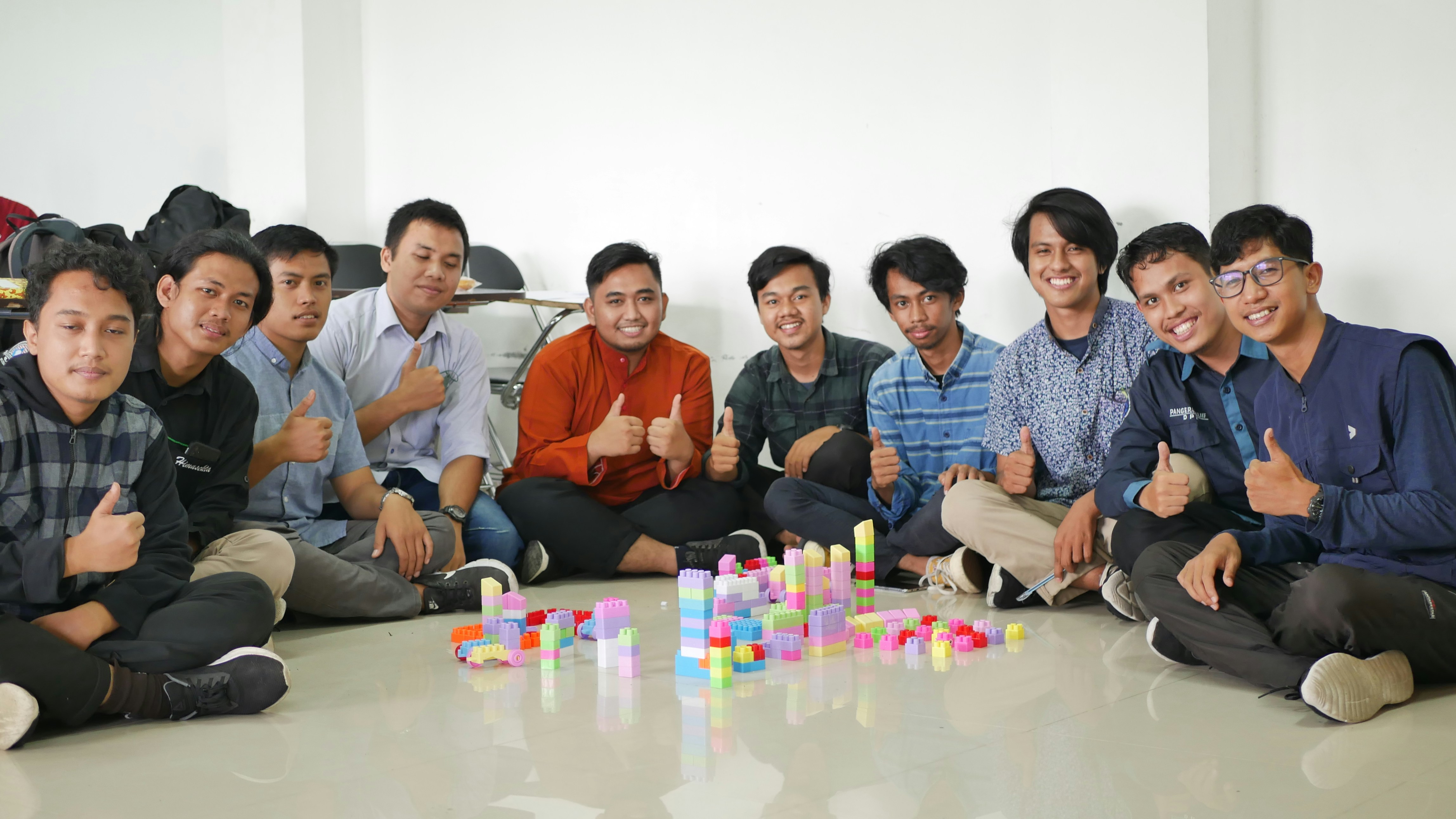 FrostFlower team collaborating on AI solutions